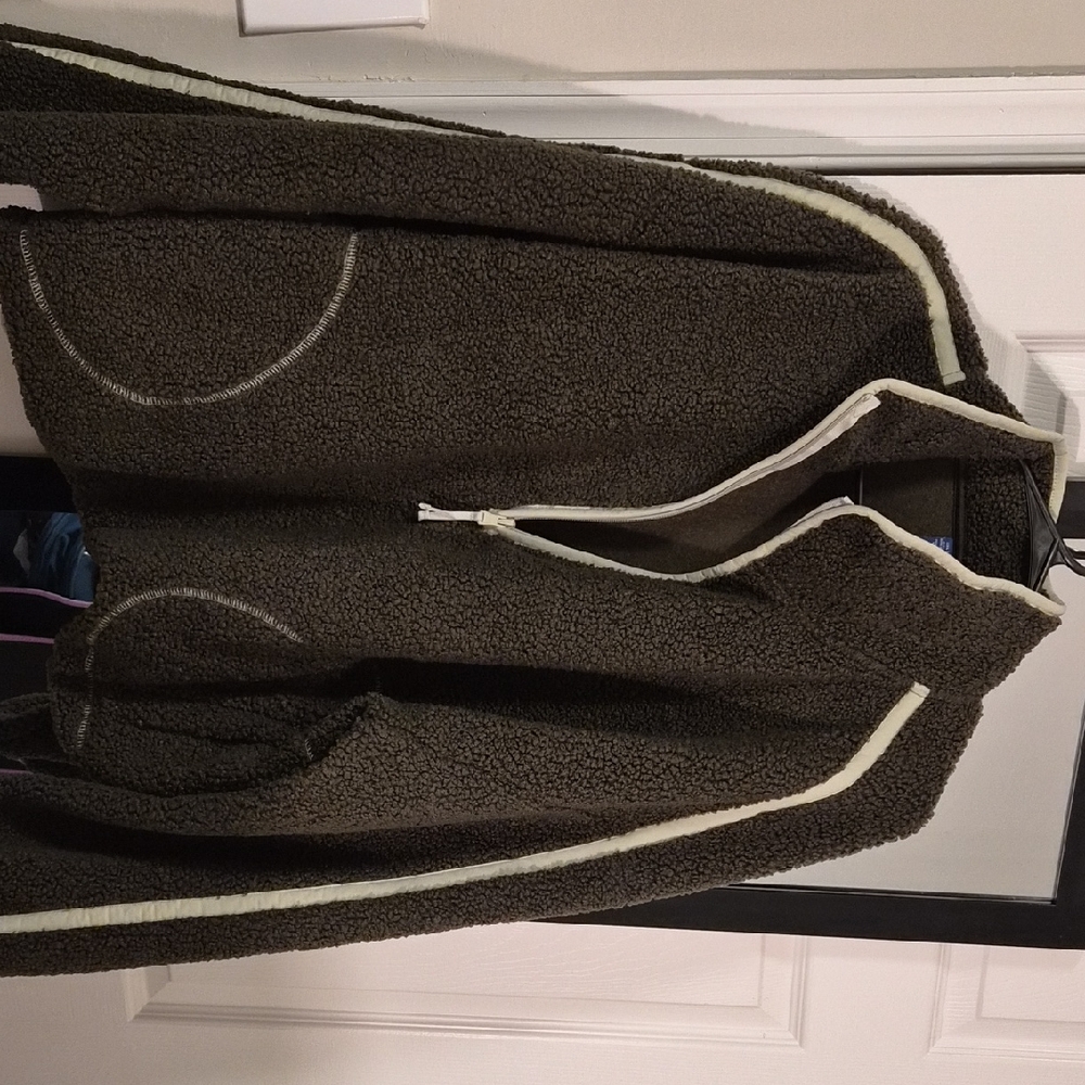 Cozy Green Sherpa Jacket with Light Green Accents